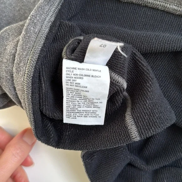 Grey Uniqlo ultra warm heattech turtleneck - Picture 4 of 4